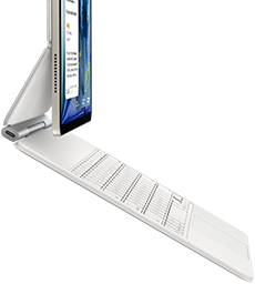 iPad Air, warna Putih Pucat Metalik, terpasang ke Magic Keyboard, warna putih, eksterior samping