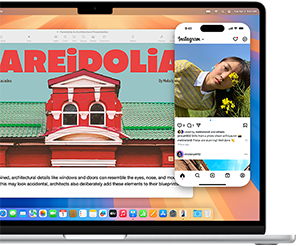 Aplikasi Pencerminan iPhone, dengan layar iPhone ditampilkan di layar MacBook Air