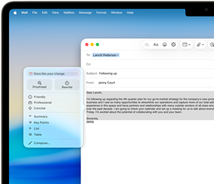 Layar MacBook Air memperlihatkan Alat Menulis Apple Intelligence yang sedang menulis email