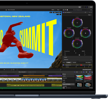 Layar MacBook Air, tampilan sebagian, memperlihatkan pengeditan video untuk menunjukkan kemampuan chip M5