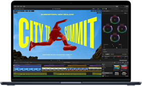 Layar MacBook Air, tampilan sebagian, memperlihatkan pengeditan video untuk menunjukkan kemampuan chip M5