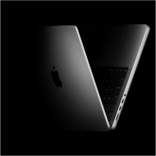 MacBook Pro yang diposisikan dalam bentuk V, mengacu ke jajaran chip M5