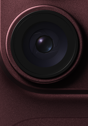 Lensa aperture variabel kamera utama ditampilkan di iPhone 18 Pro warna Burgundi