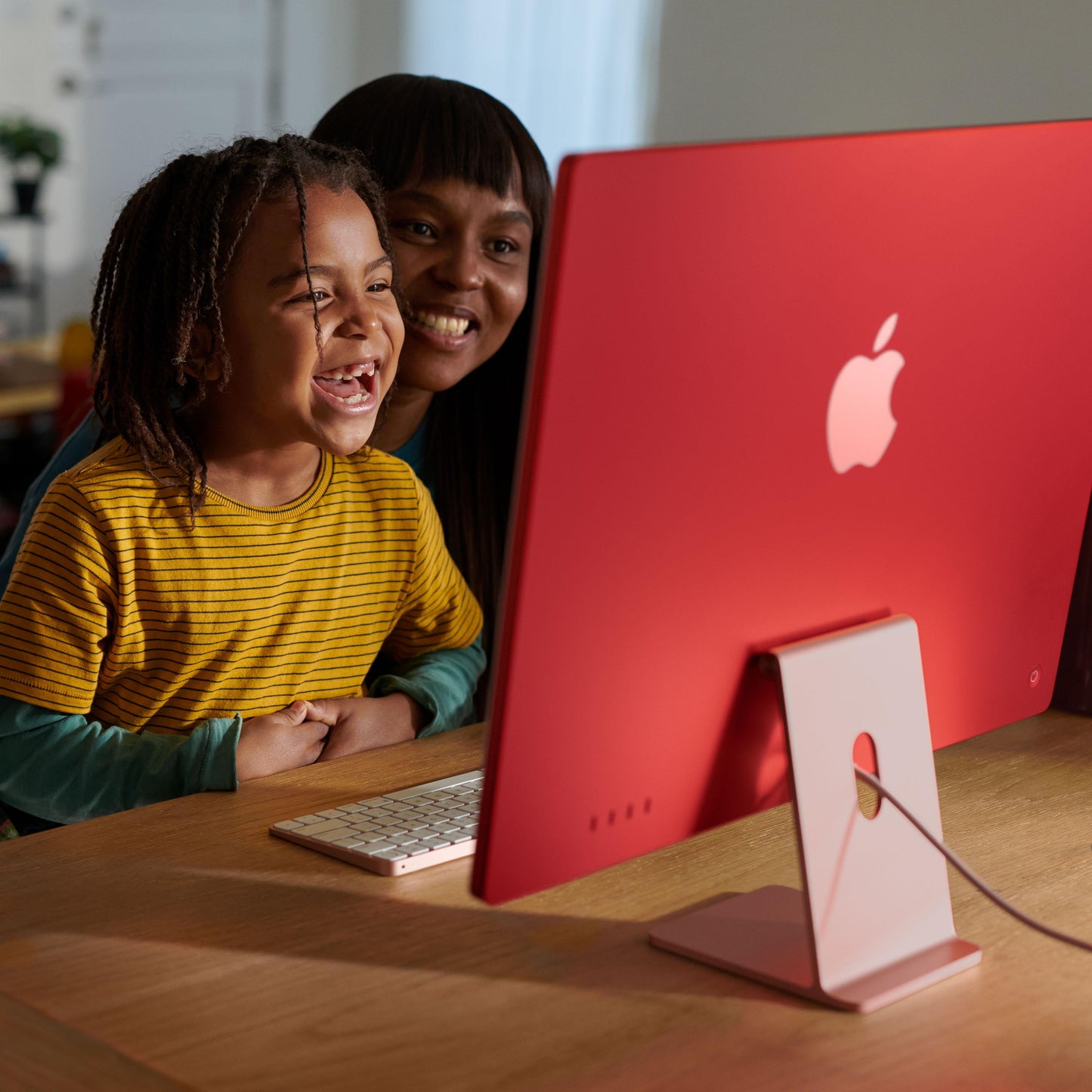 24-inch iMac with Retina 4.5K display: Apple M3 chip with 8‑core CPU and 10‑core GPU, 512GB SSD - Silver