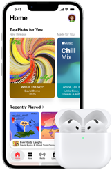 iPhone 17e, eksterior depan, aplikasi Apple Music dengan Layar Home terbuka, di samping AirPods Pro 3 dalam Casing Pengisian Daya MagSafe yang terbuka