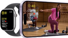 Apple Watch di samping iPhone dengan kelas Apple Fitness+ ditampilkan di layar